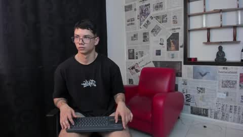 Snapshot of magic_boy01 chatting on 02-05-25, 07:53 Damian Rivers online show from 02-05-25, 07:53