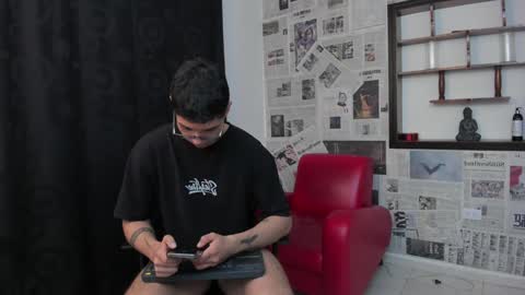 Snapshot of magic_boy01 chatting on 02-05-25, 10:55 Damian Rivers online show from 02-05-25, 10:55