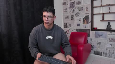 Snapshot of magic_boy01 chatting on 02-07-25, 10:30 Damian Rivers online show from 02-07-25, 10:30