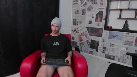 Snapshot of magic_boy01 chatting on 02-11-25, 11:22 Damian Rivers online show from 02-11-25, 11:22