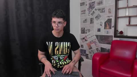 Snapshot of magic_boy01 chatting on 02-14-25, 11:31 Damian Rivers online show from 02-14-25, 11:31