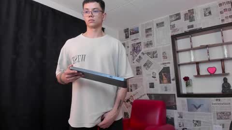 Snapshot of magic_boy01 chatting on 02-20-25, 11:10 Damian Rivers online show from 02-20-25, 11:10