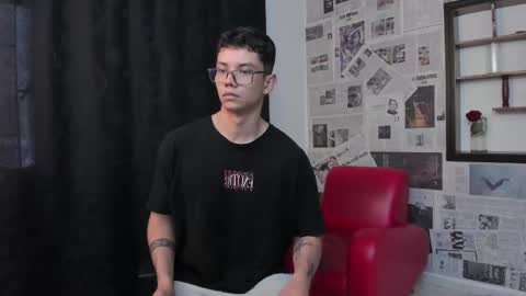 Snapshot of magic_boy01 chatting on 02-22-25, 10:20 Damian Rivers online show from 02-22-25, 10:20