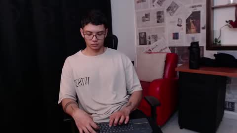 Snapshot of magic_boy01 chatting on 02-28-25, 11:12 Damian Rivers online show from 02-28-25, 11:12