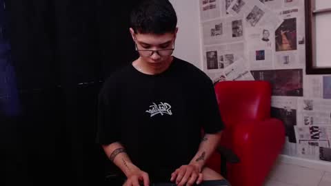 Snapshot of magic_boy01 chatting on 03-03-25, 07:17 Damian Rivers online show from 03-03-25, 07:17