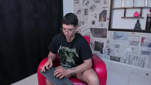 Snapshot of magic_boy01 chatting on 03-04-25, 10:49 Damian Rivers online show from 03-04-25, 10:49