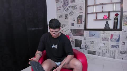 Snapshot of magic_boy01 chatting on 03-06-25, 07:43 Damian Rivers online show from 03-06-25, 07:43