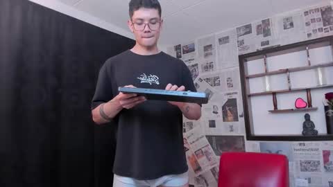 Snapshot of magic_boy01 chatting on 03-06-25, 10:47 Damian Rivers online show from 03-06-25, 10:47