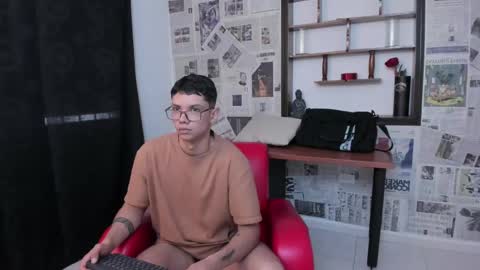 Snapshot of magic_boy01 chatting on 03-12-25, 07:38 Damian Rivers online show from 03-12-25, 07:38