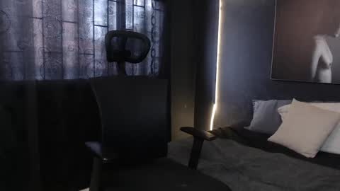 Snapshot of magic_boy01 chatting on 09-11-25, 08:31 Damian Rivers online show from 09-11-25, 08:31