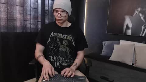 Snapshot of magic_boy01 chatting on 09-15-25, 09:26 Damian Rivers online show from 09-15-25, 09:26