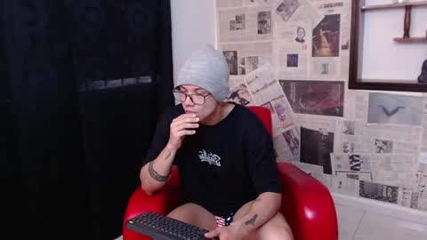 Snapshot of magic_boy01 chatting on 09-22-25, 01:35 Damian Rivers online show from 09-22-25, 01:35