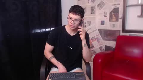 Snapshot of magic_boy01 chatting on 09-25-25, 07:50 Damian Rivers online show from 09-25-25, 07:50