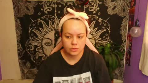 Snapshot of magic_clairewitch chatting on 05-10-26, 09:09 Claire online show from 05-10-26, 09:09
