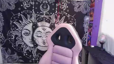 Snapshot of magic_clairewitch chatting on 05-23-26, 01:04 Claire online show from 05-23-26, 01:04