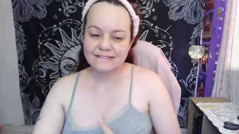 Snapshot of magic_clairewitch chatting on 05-29-26, 09:24 Claire online show from 05-29-26, 09:24