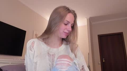 Snapshot of magic_couple13 chatting on 12-03-24, 11:33 Alice online show from 12-03-24, 11:33