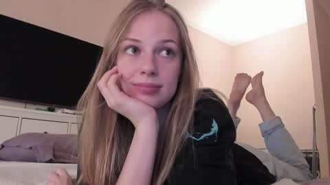 Snapshot of magic_couple13 chatting on 12-05-24, 02:11 Alice online show from 12-05-24, 02:11