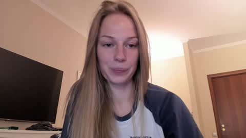 Snapshot of magic_couple13 chatting on 12-06-24, 01:44 Alice online show from 12-06-24, 01:44