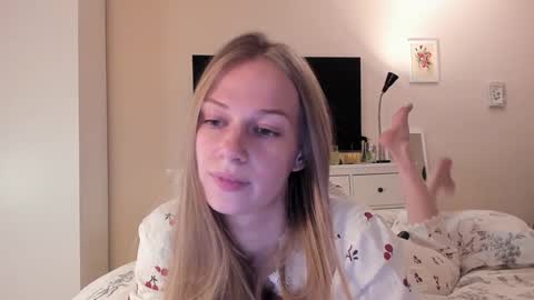 Snapshot of magic_couple13 chatting on 01-06-25, 03:29 Alice online show from 01-06-25, 03:29