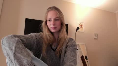 Snapshot of magic_couple13 chatting on 01-23-25, 11:48 Alice online show from 01-23-25, 11:48