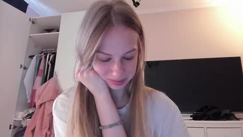 Snapshot of magic_couple13 chatting on 02-22-25, 10:40 Alice online show from 02-22-25, 10:40