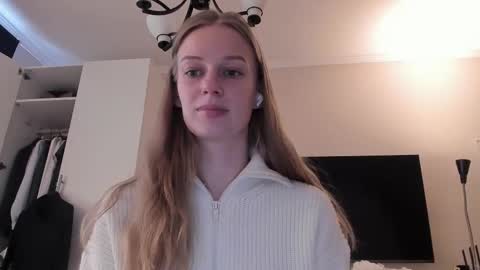 Snapshot of magic_couple13 chatting on 02-25-25, 09:20 Alice online show from 02-25-25, 09:20