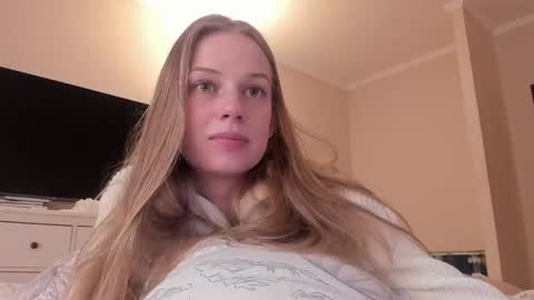 Snapshot of magic_couple13 chatting on 02-25-25, 12:24 Alice online show from 02-25-25, 12:24