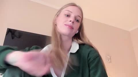 Snapshot of magic_couple13 chatting on 03-04-25, 12:33 Alice online show from 03-04-25, 12:33