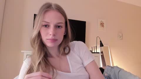 Snapshot of magic_couple13 chatting on 03-06-25, 12:09 Alice online show from 03-06-25, 12:09