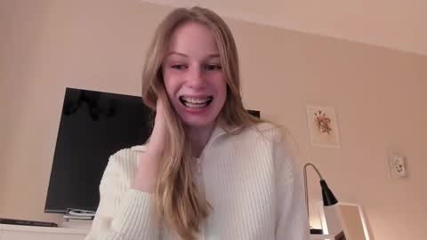 Snapshot of magic_couple13 chatting on 03-08-25, 11:48 Alice online show from 03-08-25, 11:48