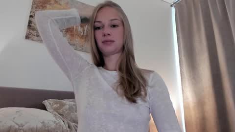 Snapshot of magic_couple13 chatting on 09-12-25, 12:27 Alice online show from 09-12-25, 12:27