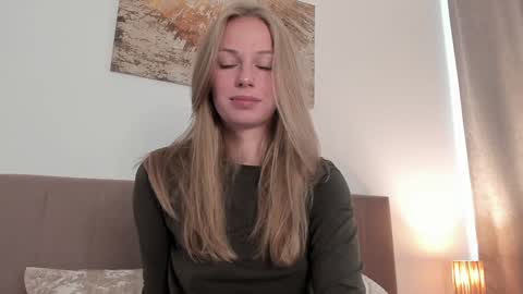 Snapshot of magic_couple13 chatting on 09-23-25, 01:14 Alice online show from 09-23-25, 01:14