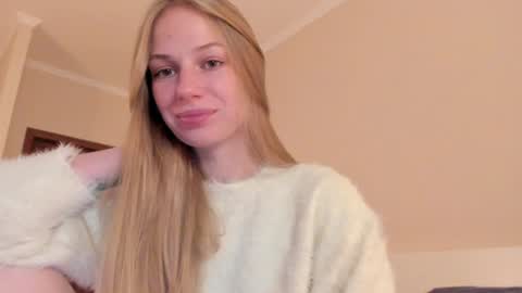 Snapshot of magic_couple13 chatting on 11-23-25, 01:55 Alice online show from 11-23-25, 01:55