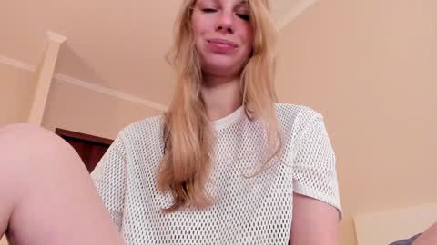 Snapshot of magic_couple13 chatting on 11-29-25, 09:12 Alice online show from 11-29-25, 09:12