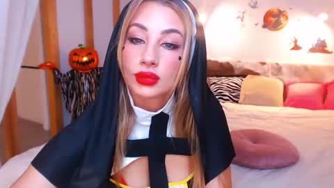 Snapshot of magic_eyes_ chatting on 11-01-25, 02:35 Hypnotizing online show from 11-01-25, 02:35