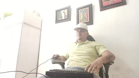 magic_milk23 online show from 09-16-25, 07:04