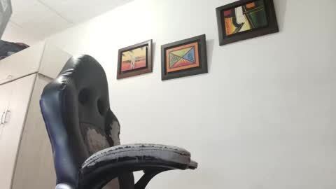 magic_milk23 online show from 10-03-25, 08:50