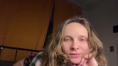 Mikky or Moon online show from 10-25-25, 07:19