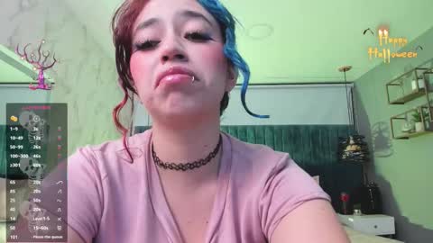 Snapshot of magic_sofii chatting on 10-15-25, 07:58 S  online show from 10-15-25, 07:58