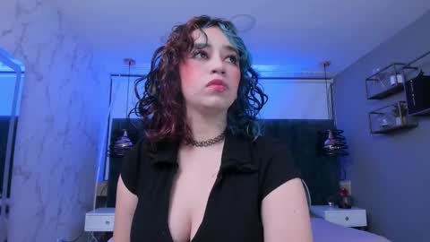 Snapshot of magic_sofii chatting on 10-22-25, 08:19 S  online show from 10-22-25, 08:19