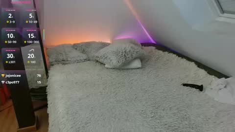 Zooey online show from 03-19-26, 09:08