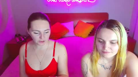 Lili and Bella online show from 02-22-25, 07:56