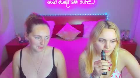 Lili and Bella online show from 11-21-25, 06:17