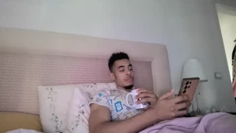 Snapshot of magicsempai chatting on 03-06-25, 03:02 Magicsempai online show from 03-06-25, 03:02