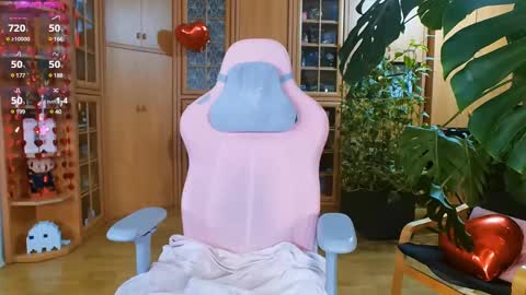 Snapshot of magicstylex chatting on 02-14-25, 01:45 Nicole online show from 02-14-25, 01:45