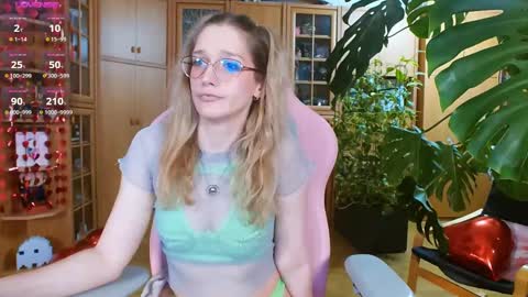 Snapshot of magicstylex chatting on 02-17-25, 12:10 Nicole online show from 02-17-25, 12:10