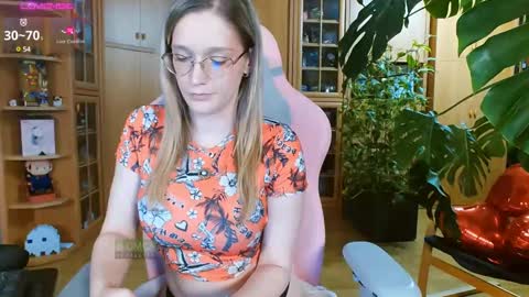 Snapshot of magicstylex chatting on 02-19-25, 01:18 Nicole online show from 02-19-25, 01:18