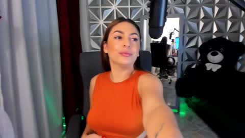 Snapshot of magicvenus111 chatting on 01-29-25, 11:46 Venus online show from 01-29-25, 11:46