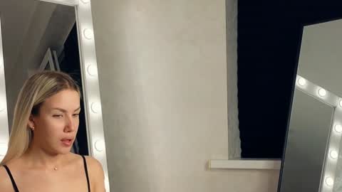 Snapshot of magnificent_angel chatting on 01-19-25, 07:26 Sasha online show from 01-19-25, 07:26